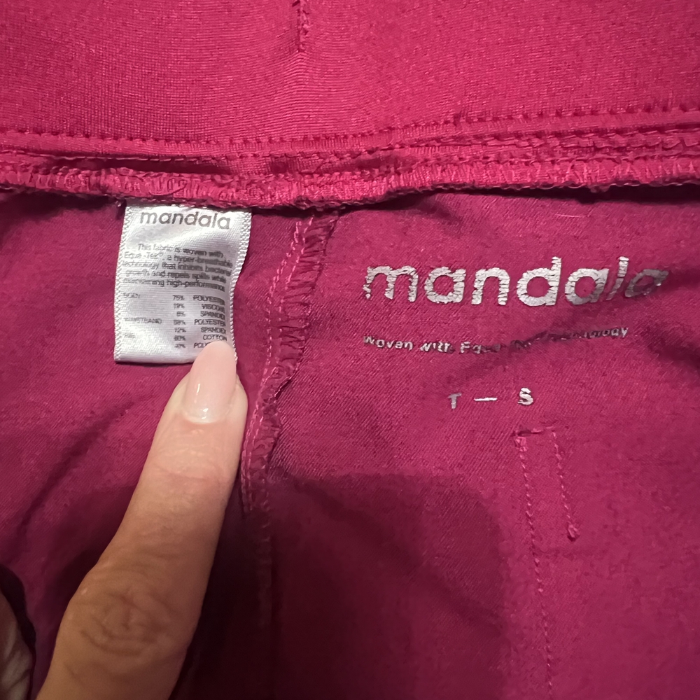 Mandala Scrub SET in Deep Raspberry - Picture 2 of 4